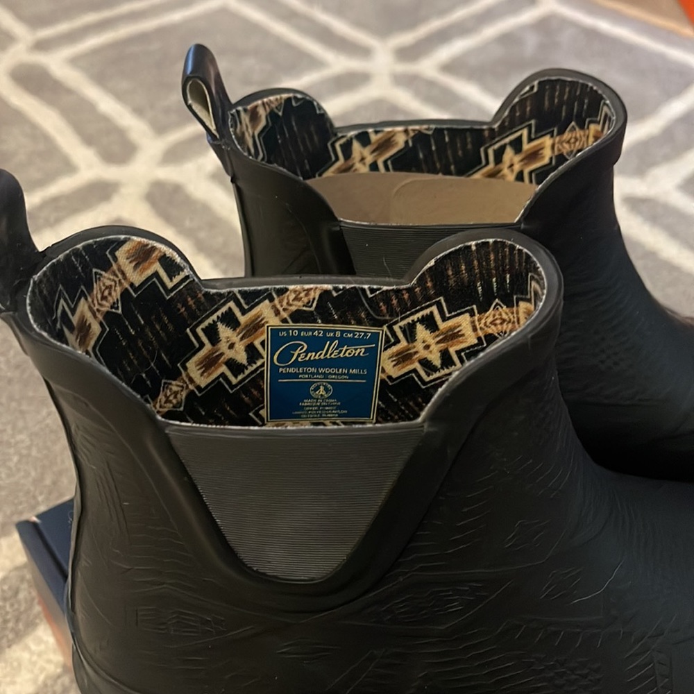 Pendleton Heritage Solid Chelsea Boot - image 3